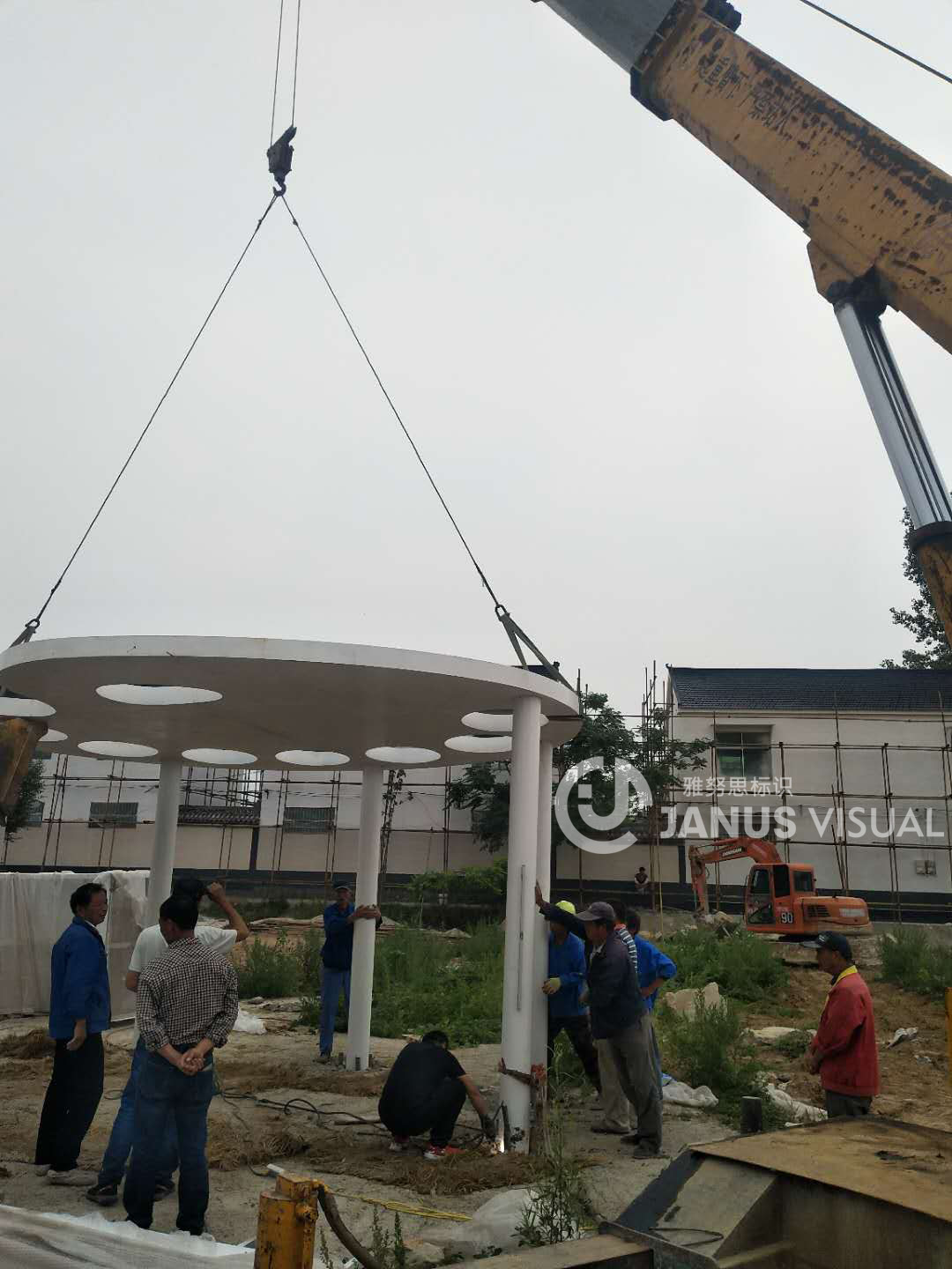 漢王景觀雕塑調色盤已完工出廠，正在安裝中!